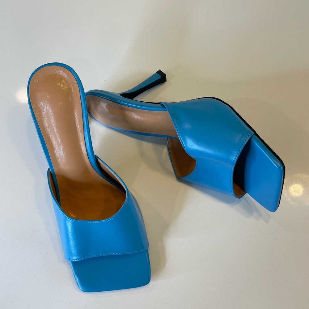 Never worn NWT square toe sandal